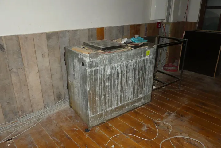Edelstahltheke, mit Inhalt Maße in cm ca. 190 x 65 x 95